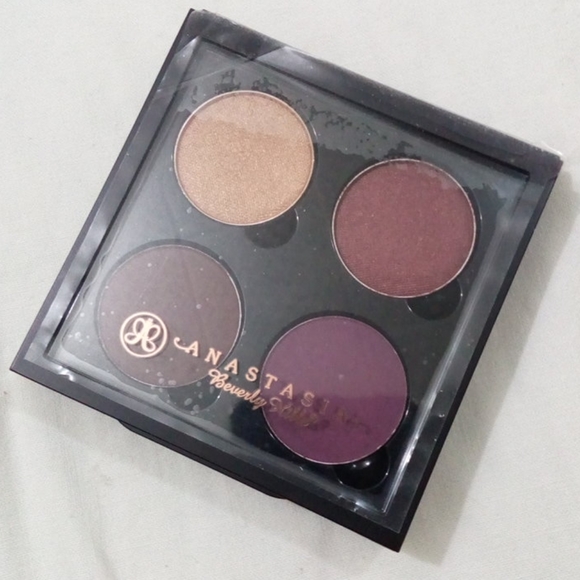 MUG + Colourpop Eyeshadows Anastasia Quad Palette - Picture 4 of 4